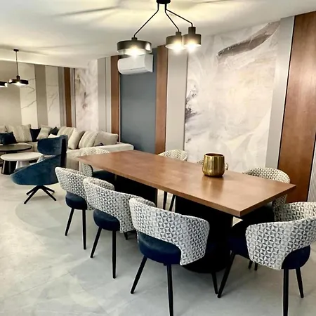 Two-bedroom With Private Pool The Bayfront One -s5 アパート Kožino