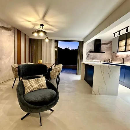 Two-bedroom With Private Pool The Bayfront One -s5 * Kožino