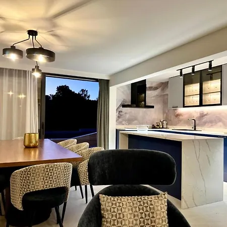 Two-bedroom With Private Pool The Bayfront One -s5