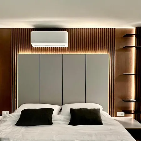 Two-bedroom With Private Pool The Bayfront One -s5 * Kožino