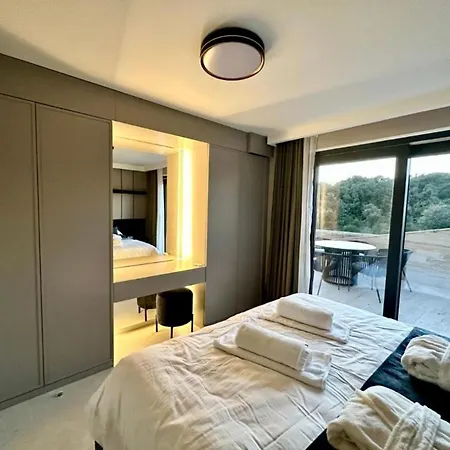 Two-bedroom With Private Pool The Bayfront One -s5