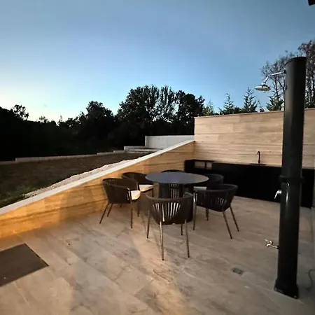 Two-bedroom With Private Pool The Bayfront One -s5 アパート Kožino