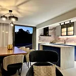Two-bedroom With Private Pool The Bayfront One -s5