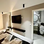 Lägenhet Two-bedroom With Private Pool The Bayfront One -s5