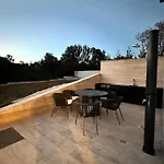 Two-bedroom With Private Pool The Bayfront One -s5 Lägenhet Gornje Petrcane