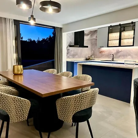 Two-bedroom With Private Pool The Bayfront One -s5 * Gornje Petrcane